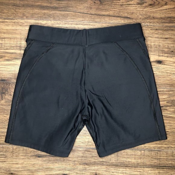 Under Armour Spandex Shorts - Picture 2 of 4